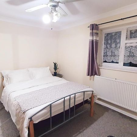 1 Bedroom Apartment Close To Slough Train Station Εξωτερικό φωτογραφία