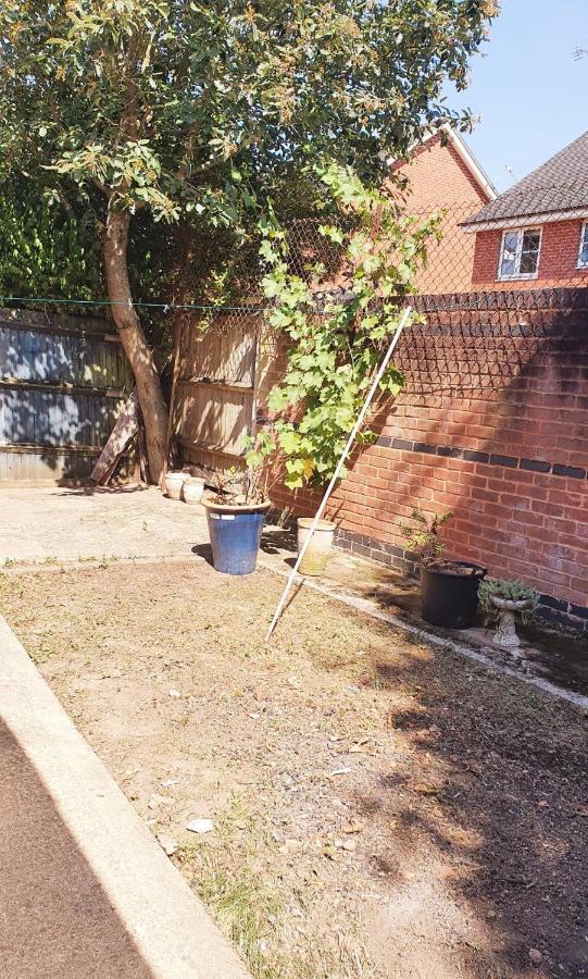 1 Bedroom Apartment Close To Slough Train Station Εξωτερικό φωτογραφία