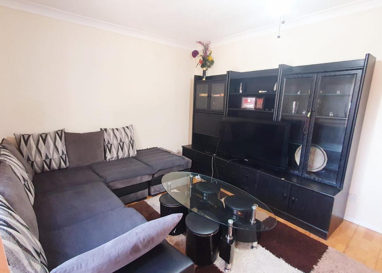 1 Bedroom Apartment Close To Slough Train Station Εξωτερικό φωτογραφία