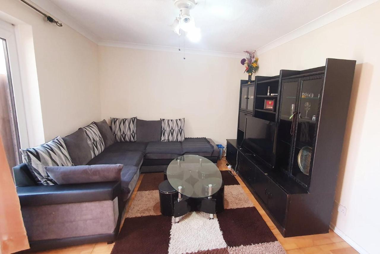 1 Bedroom Apartment Close To Slough Train Station Εξωτερικό φωτογραφία