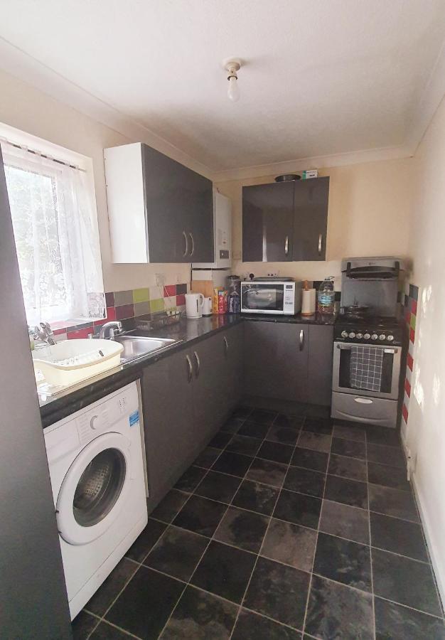 1 Bedroom Apartment Close To Slough Train Station Εξωτερικό φωτογραφία